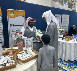 زوار ركن جمعية شمعة أمل بفعاليات اليوم العالمي للإعاقة